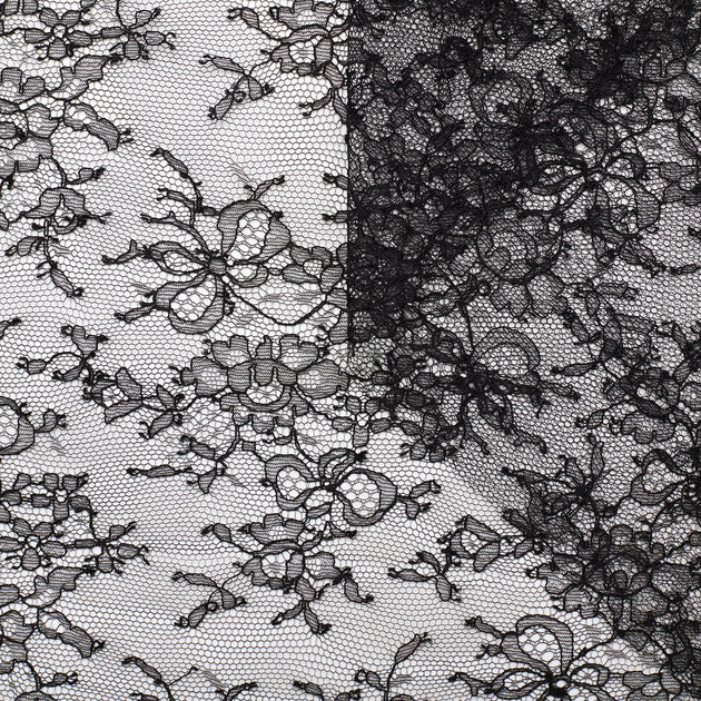 T22W03603 | Flower Bouquets Chantilly Lace 130cm