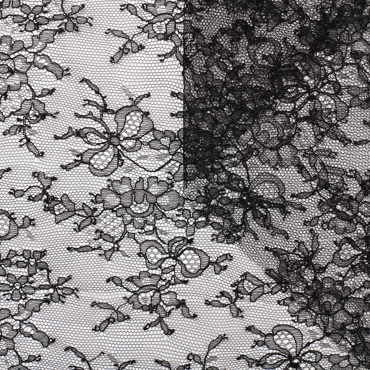 T22W03603 | Flower Bouquets Chantilly Lace 130cm - view 1
