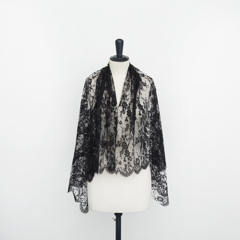 T22W03613 | Scalloped Bouquet Flowers Lace - view 2