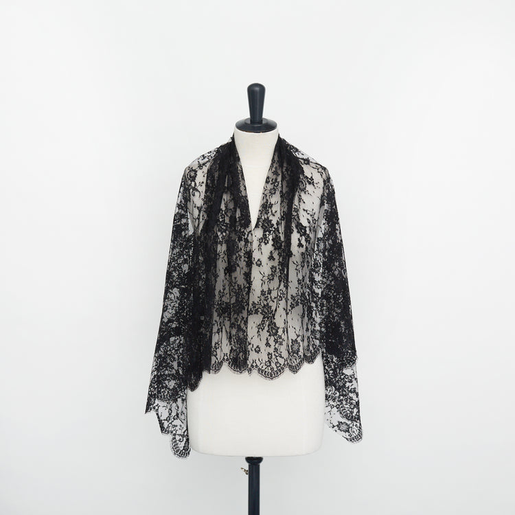 T22W03613 | Scalloped Bouquet Flowers Lace - view 2