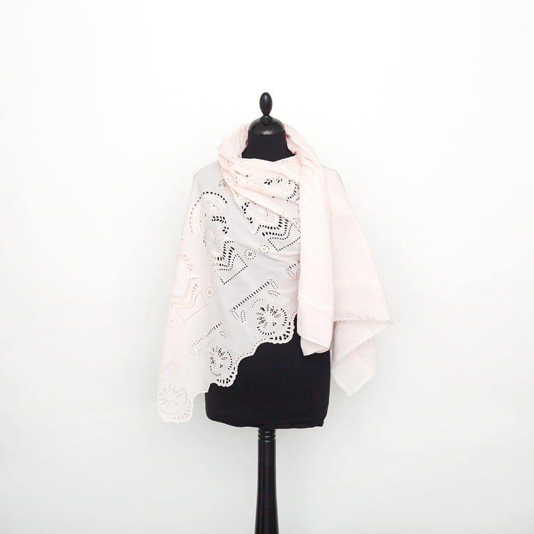 T22X03694 | Broderie Anglaise On Cotton Panel 130cm - view 2