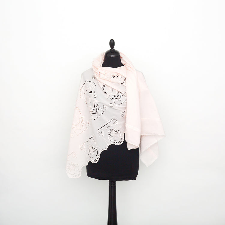 T22X03694 | Broderie Anglaise On Cotton Panel 130cm - view 2