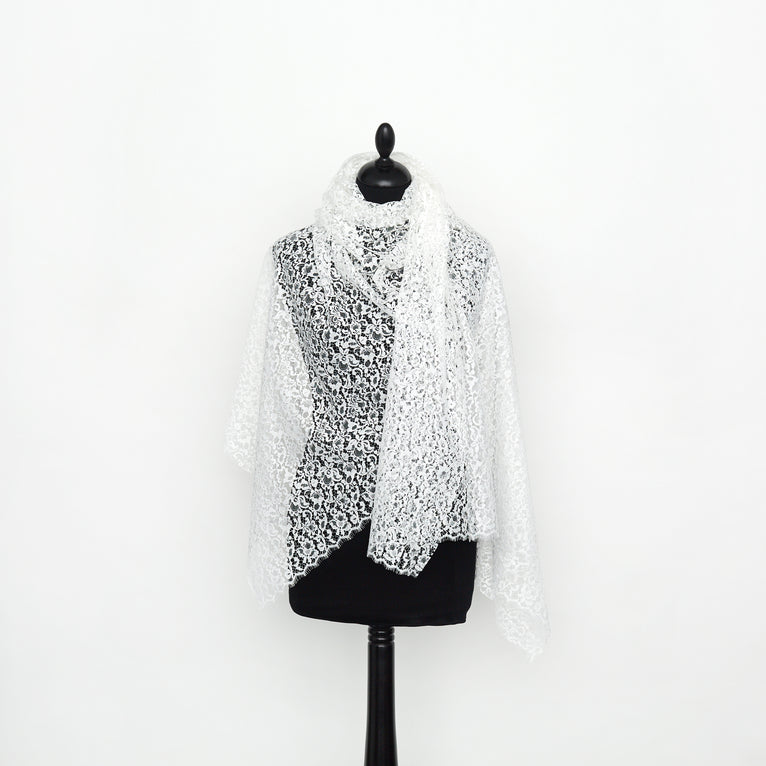 T22Z03831 | Scalloped Floral Lace - view 2