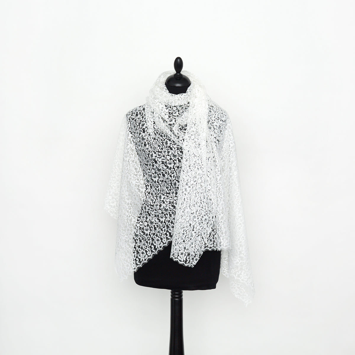 t22z03831 | Dentelle Fleurie Festonnée