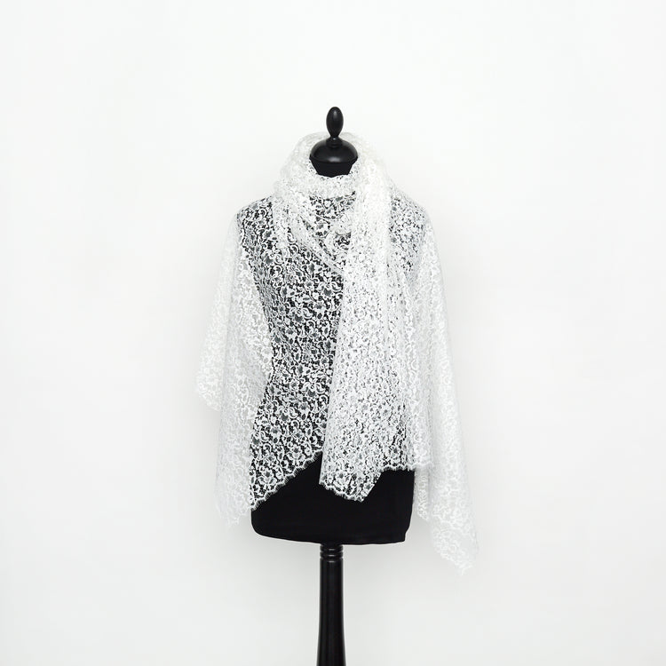 T22Z03831 | Scalloped Floral Lace - view 2