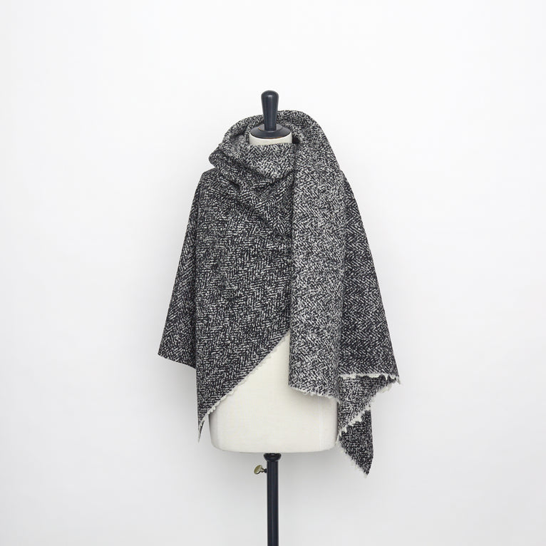 T23K04062 | Herringbones Bouclé Wool Tweed - view 2