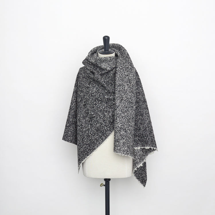 T23K04062 | Herringbones Bouclé Wool Tweed - view 2