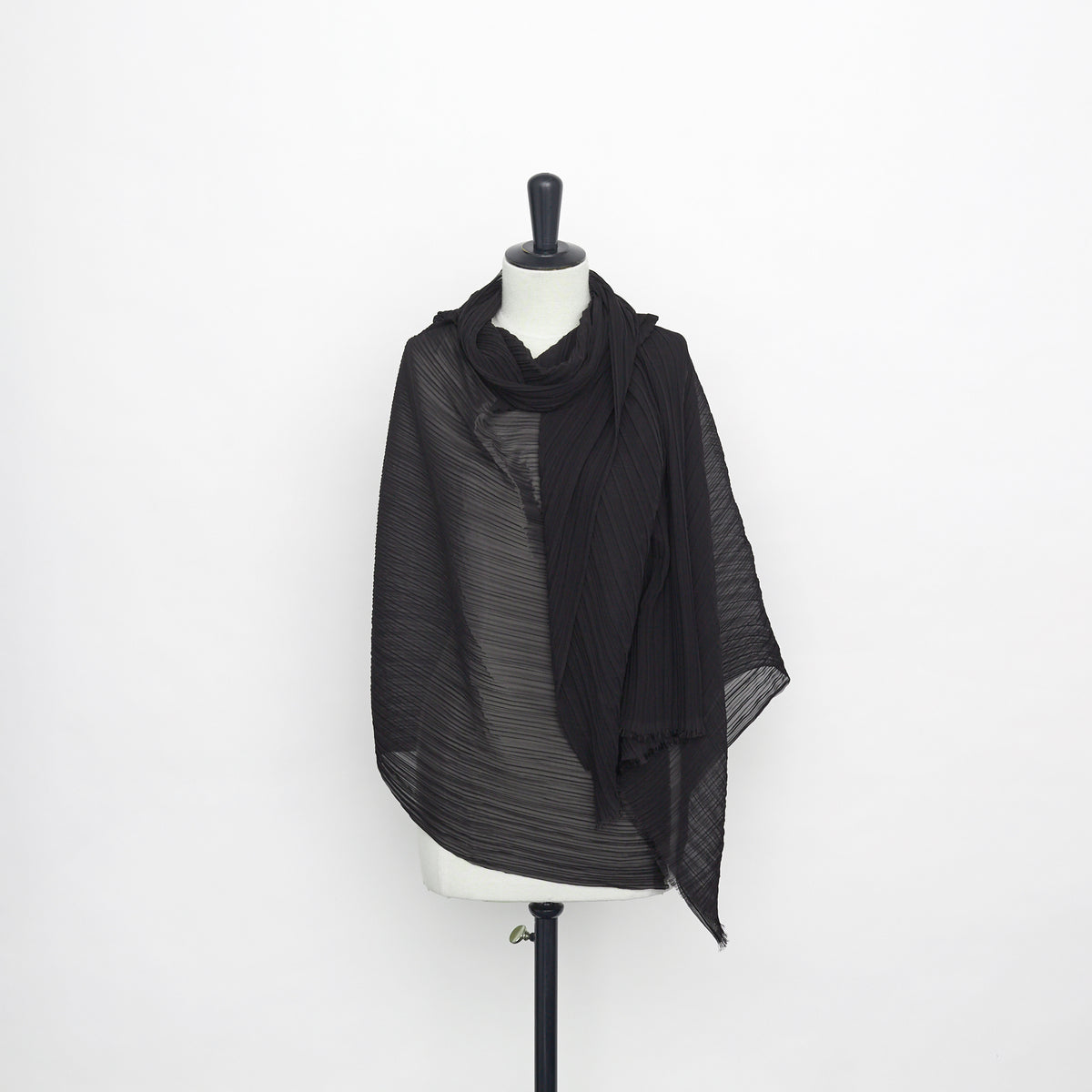 T23K04180 | Pleated Crepe Georgette