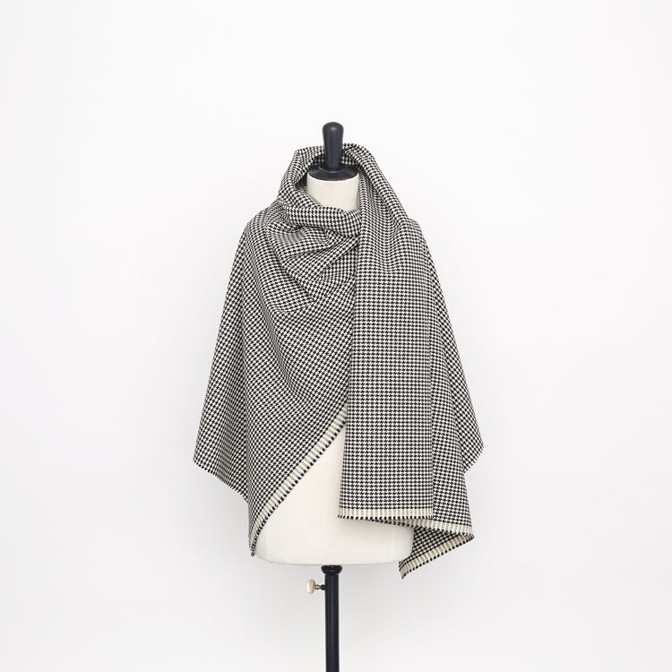 T23M04326 | Houndstooth Wool Drap - view 2