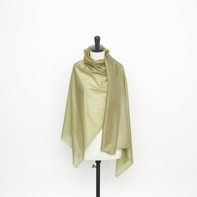 T23M04349 | Light Shiny Parachute