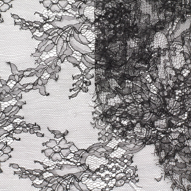 T23M04353 | Scalloped Floral Chantilly Lace