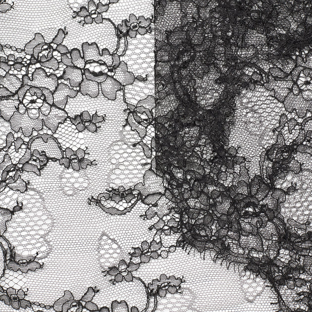 T23M04354 | Scalloped Flowers Chantilly Lace