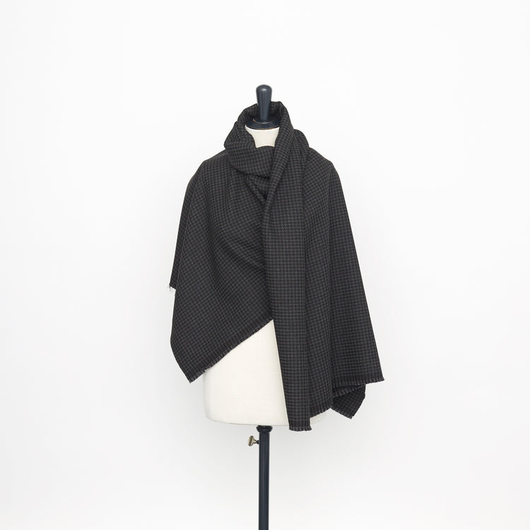 T23M04414 | Houndstooth Wool &amp; Mohair Drap - view 2